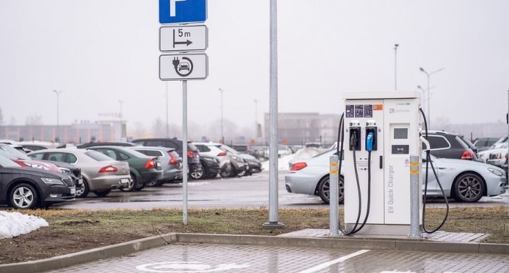 Riga Airport unveils electric car charging station