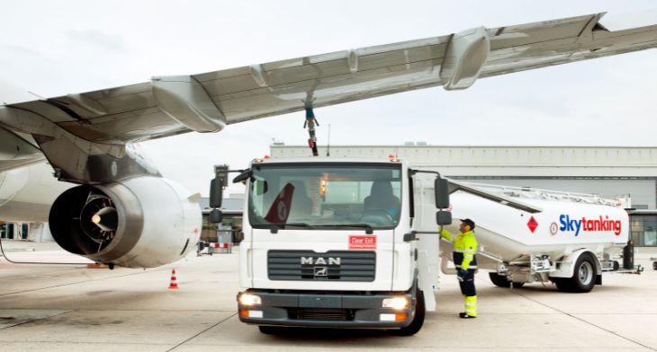 World’s first 40,000 litre full electric refueller deployed at Stuttgart Airport